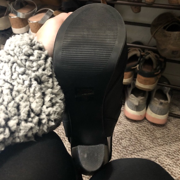 Black Heels - Picture 2 of 2